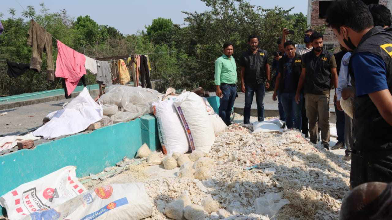 নোংরা পরিবেশে সেমাই-নুডুলস উৎপাদন, ৩ কারখানাকে জরিমানা